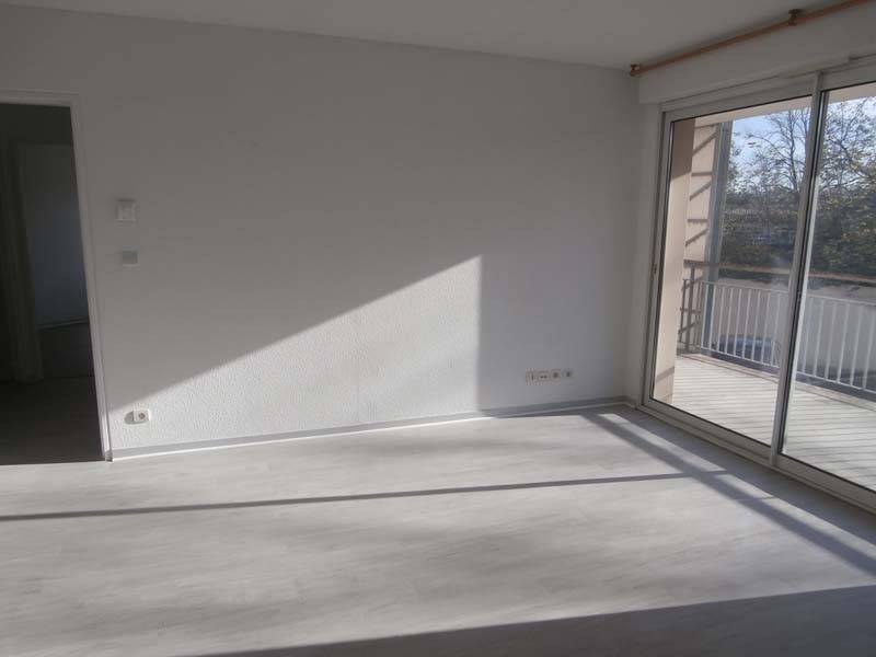 Travaux de peinture et pose de parquet à Villejoubert21.jpg